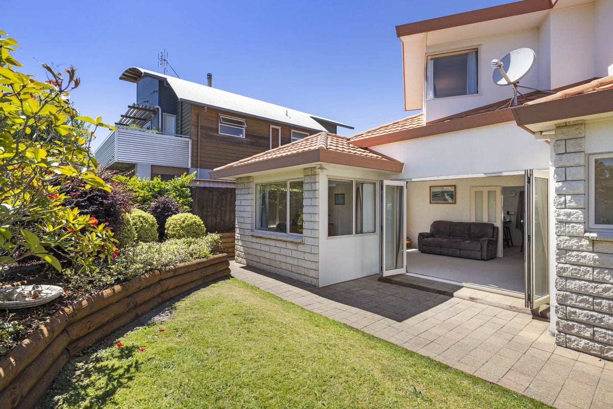 1 Tui Street, Mount Maunganui, Mount Maunganui - Carousel 2