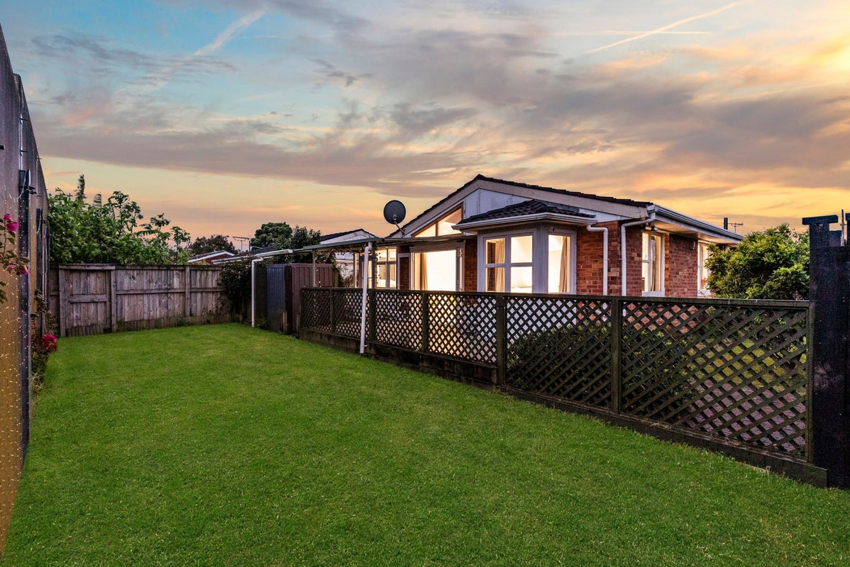 2/13 Alana Place, Mount Wellington, Auckland - Carousel 1