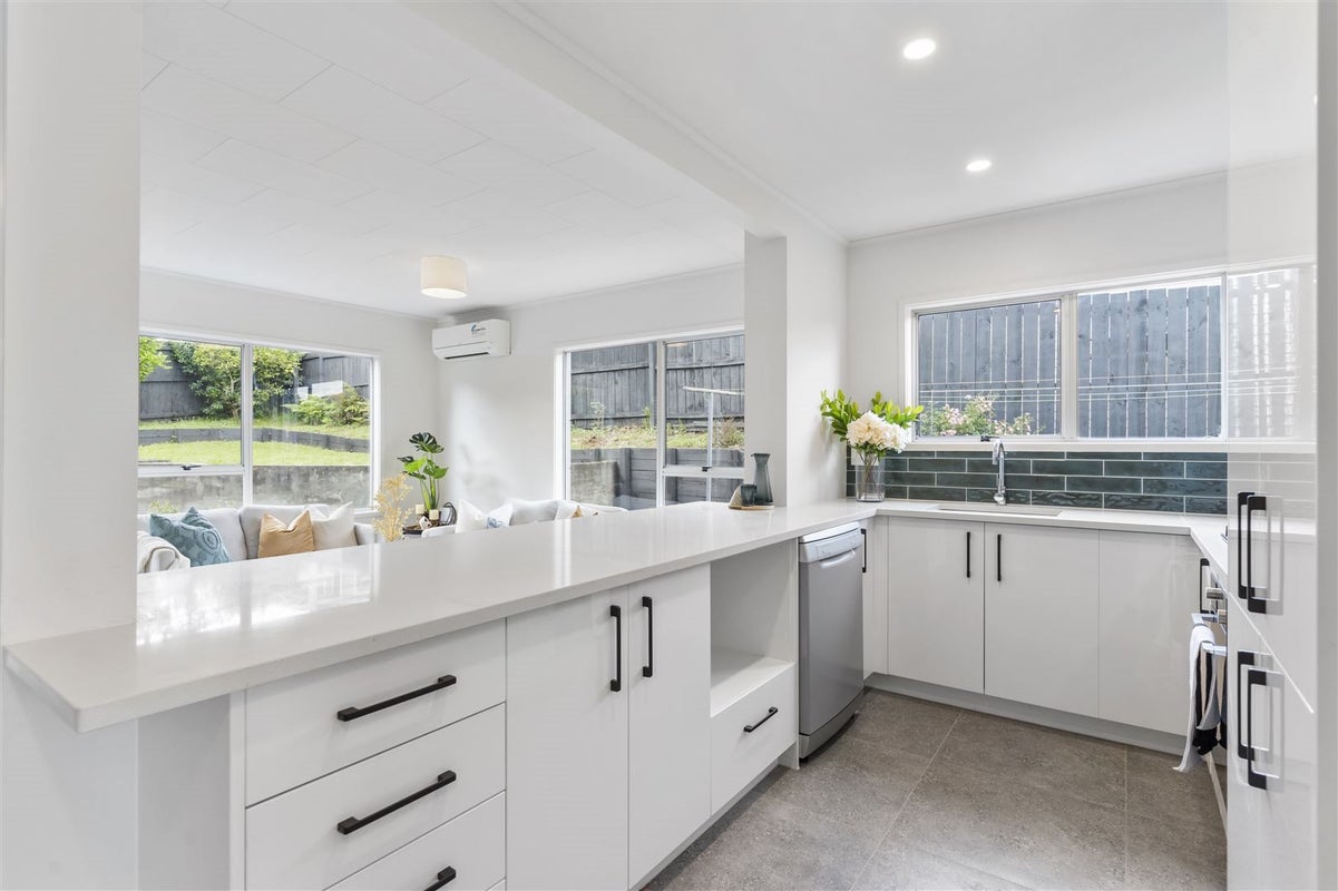 3B LAMBROWN DRIVE, Totara Vale, Auckland - Carousel 2
