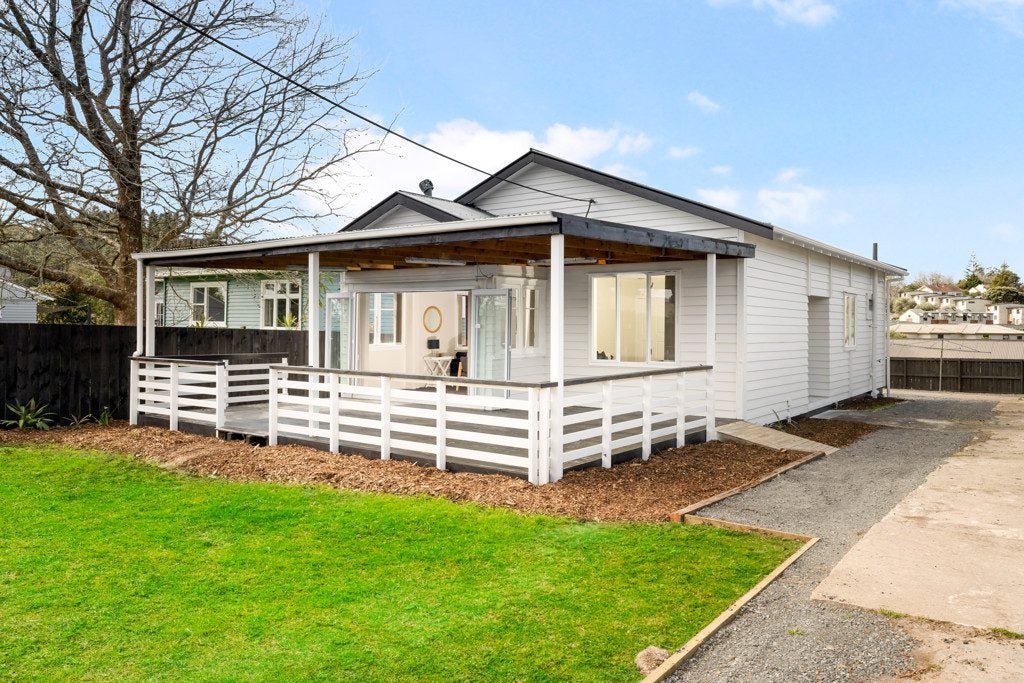 20 Woodglen Road, Glen Eden, Auckland - Carousel 1