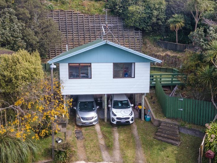 7 Bushland Grove, Paparangi, Wellington - Carousel 13