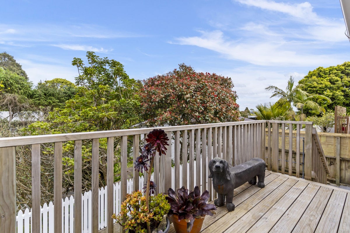 2/7 Neptune Avenue, Beach Haven, Auckland - Carousel 1