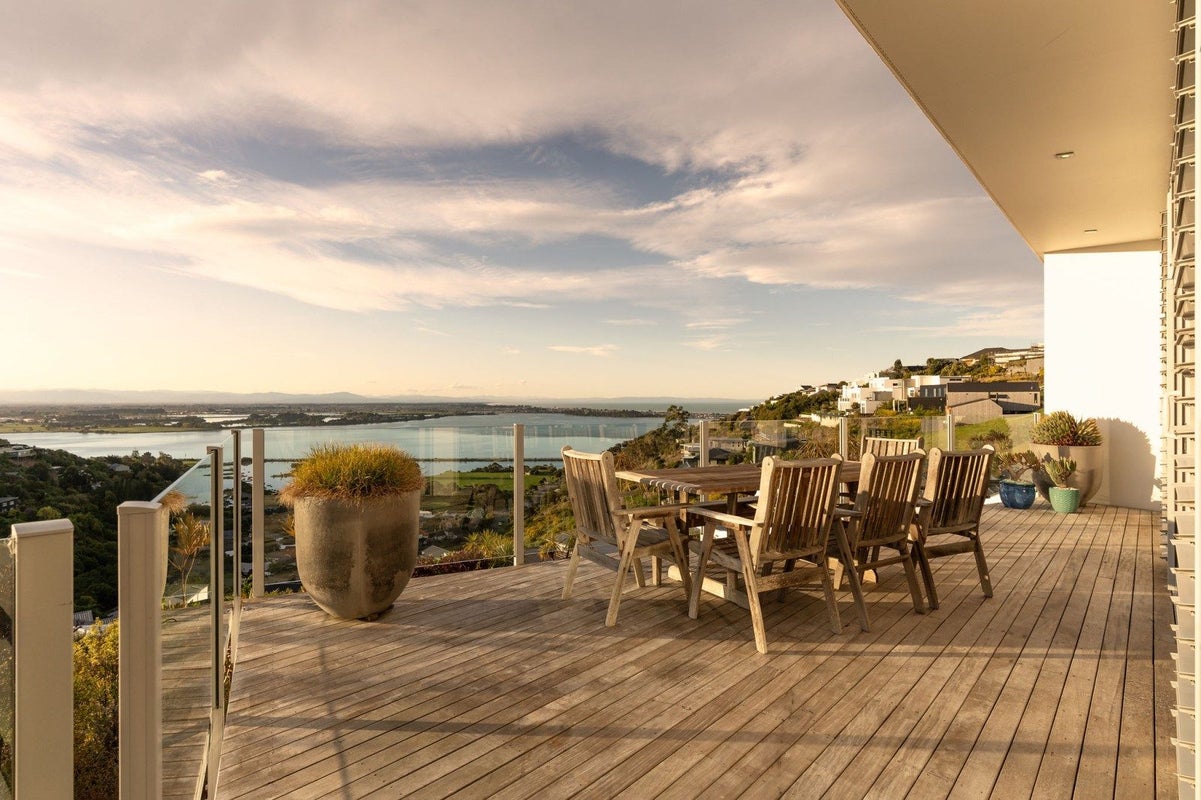 1 Saint Remy Lane, Redcliffs, Christchurch - Carousel 2