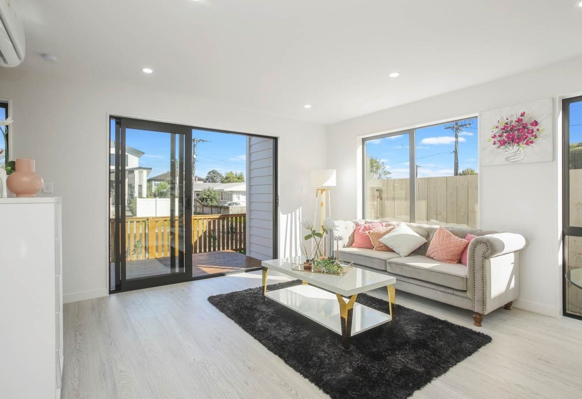 2/10 Alan Avenue, Henderson, Auckland - Carousel 1