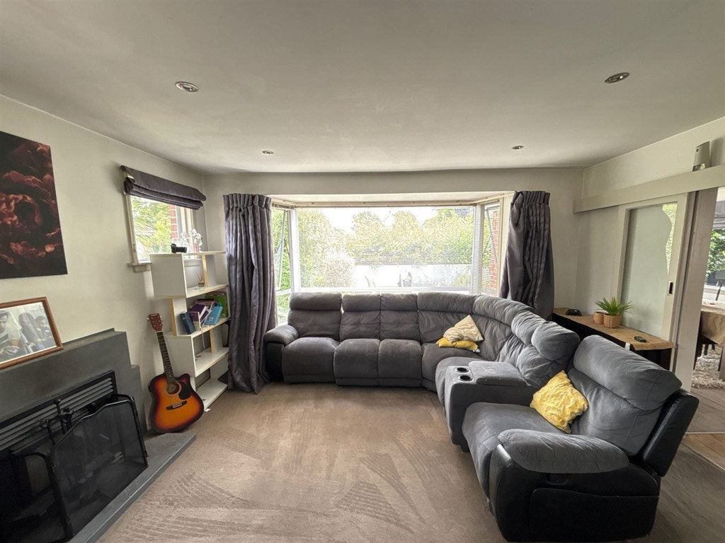 32 Gregan Crescent, Burnside, Christchurch - Carousel 2