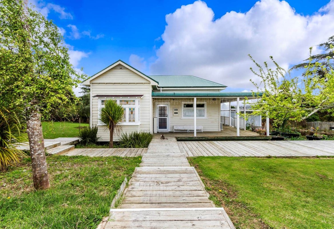 145 Simpson Road, Henderson Valley, Auckland - Carousel 1