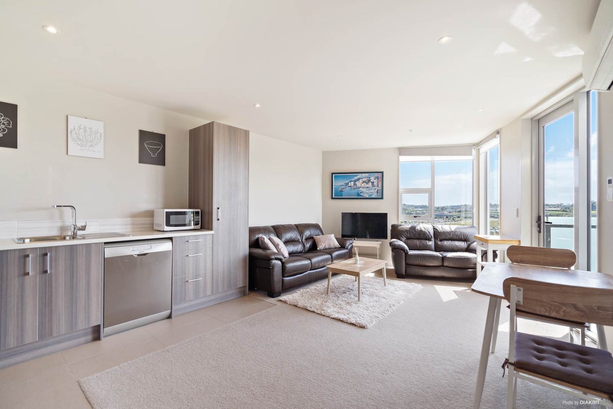 602/1 Rose Garden Lane, Albany, Auckland - Carousel 1