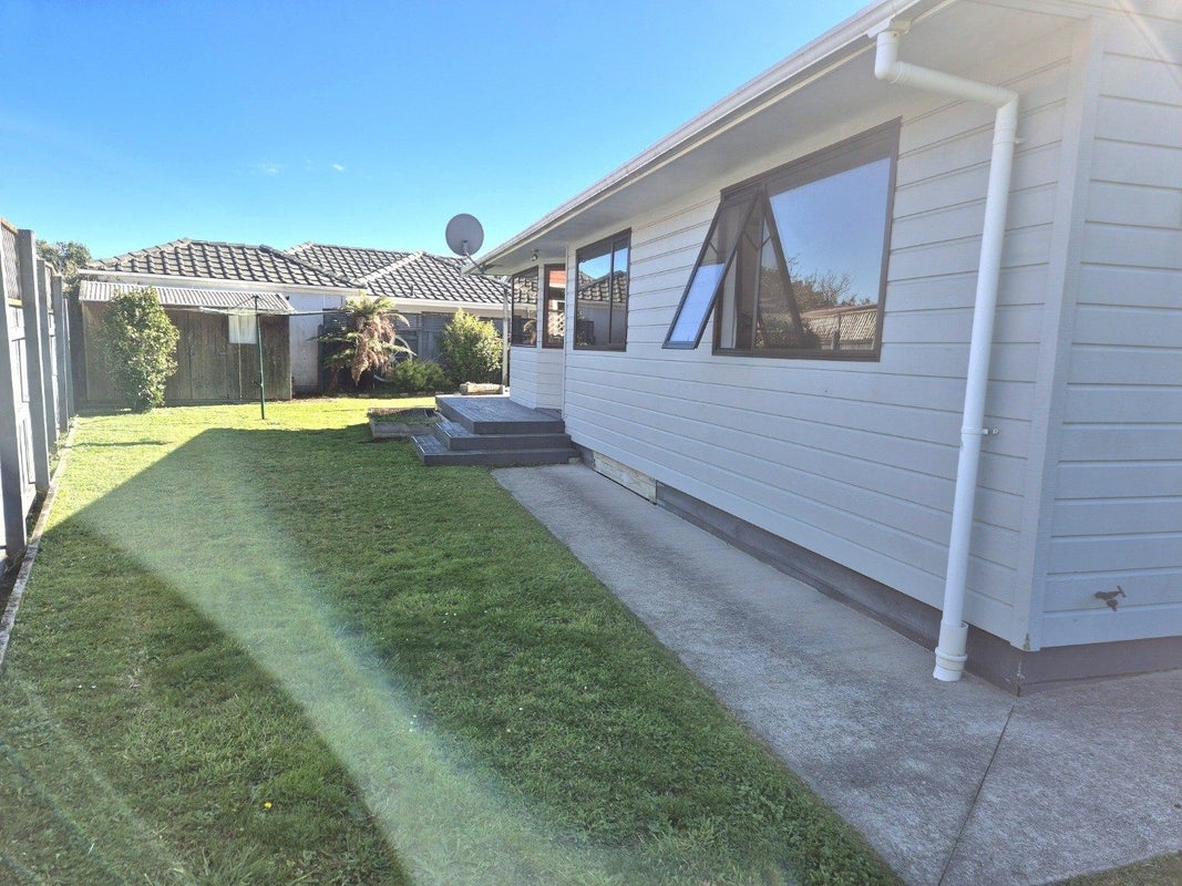 2/2 Freyberg Street, Waterloo, Lower Hutt - Carousel 19