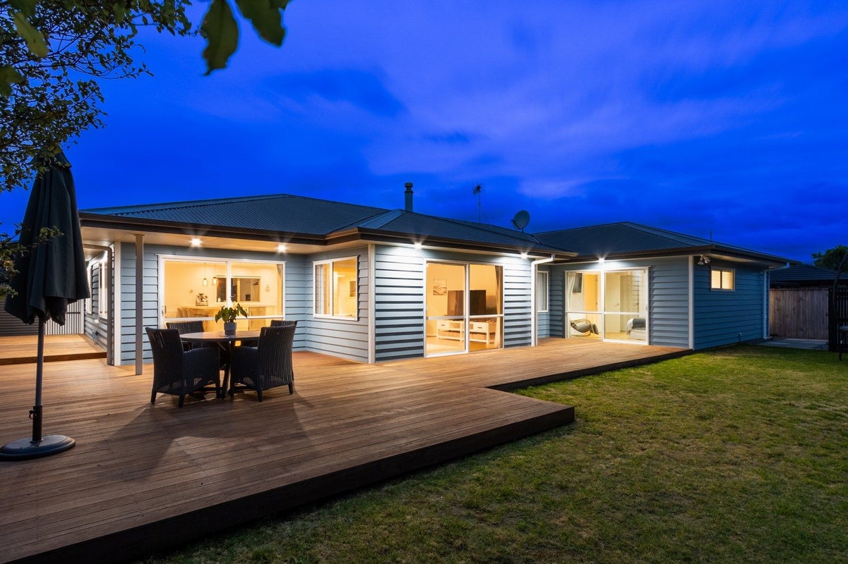 7 Simpson Crescent, Raumati Beach, Paraparaumu - Carousel 2
