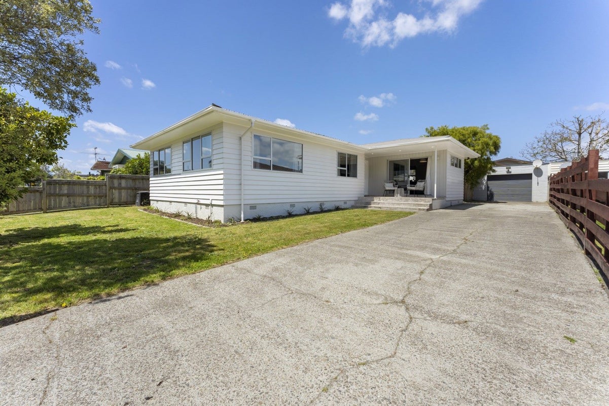 85 Pasadena Crescent, Totara Park, Upper Hutt - Carousel 1