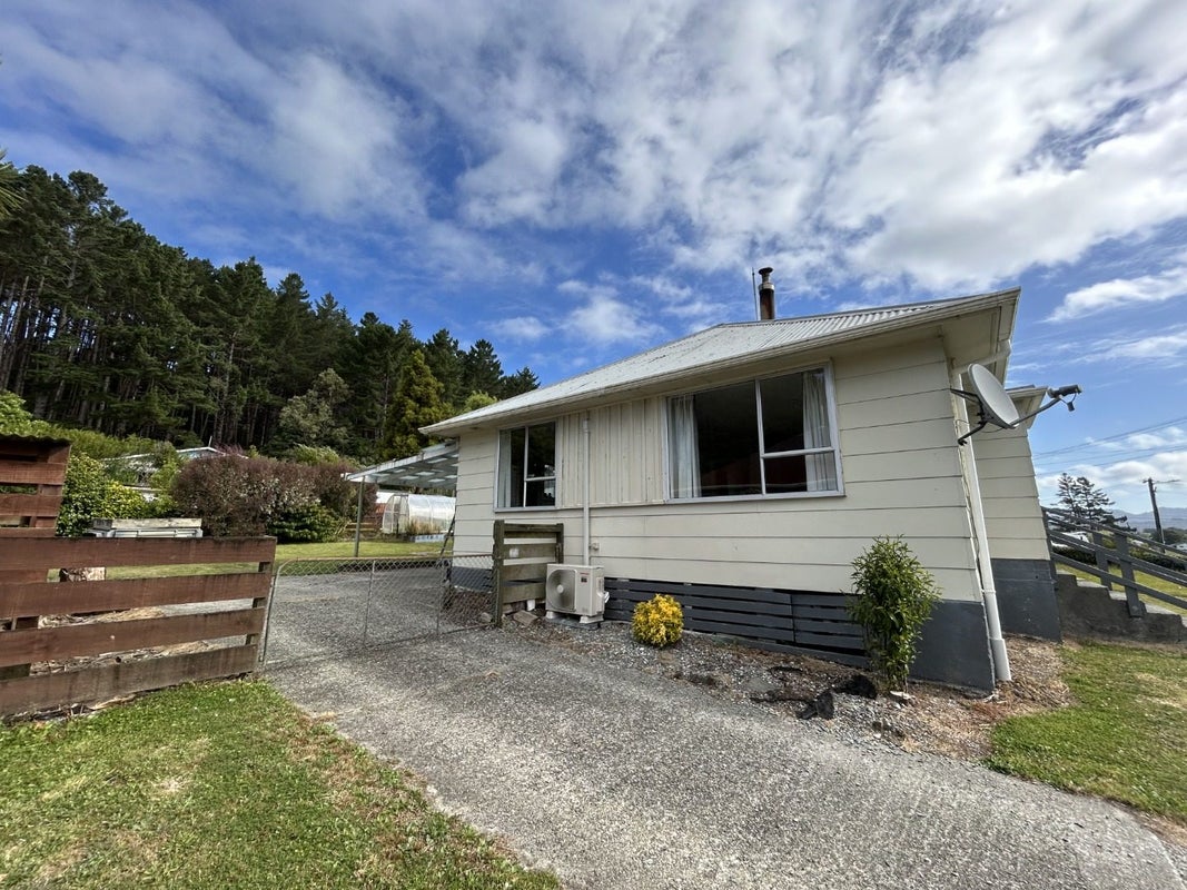 16 Mawhera Street, Dobson, Greymouth - Carousel 1