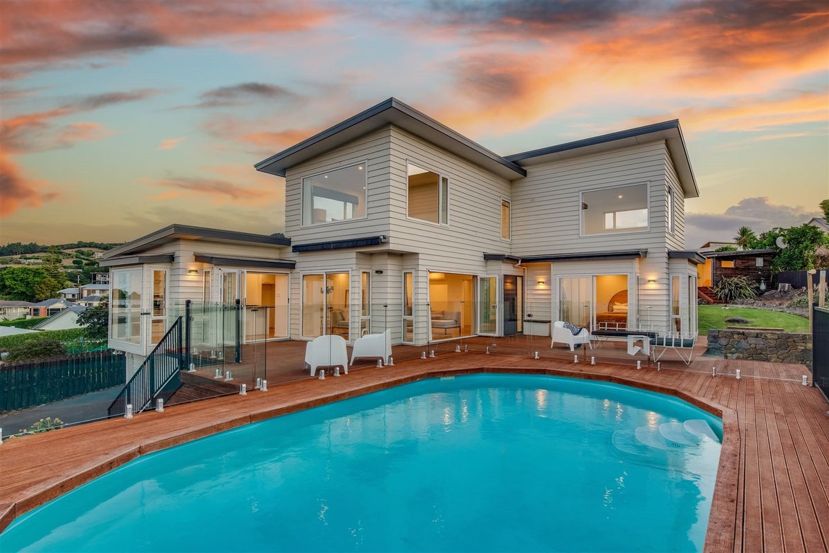 40 Belleview Terrace, Mount Pleasant, Christchurch - Carousel 2
