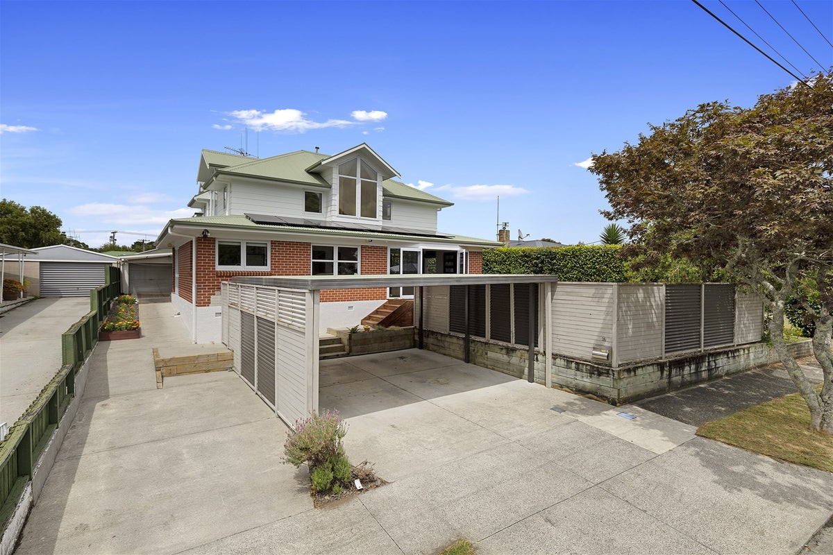 16 Laurence Street, Queenwood, Hamilton - Carousel 1