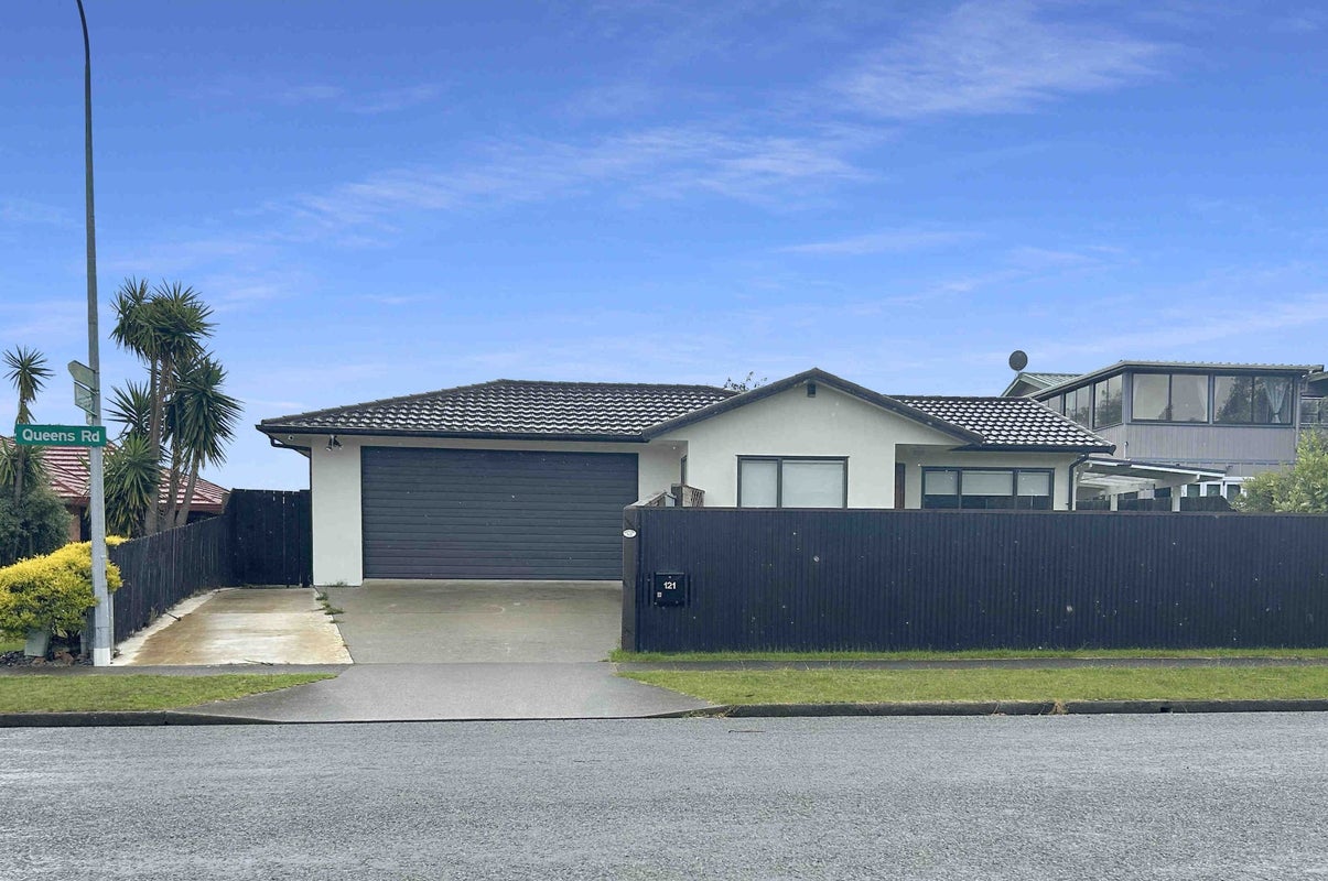 121 Queens Road, Waikanae Beach, Waikanae - Carousel 1