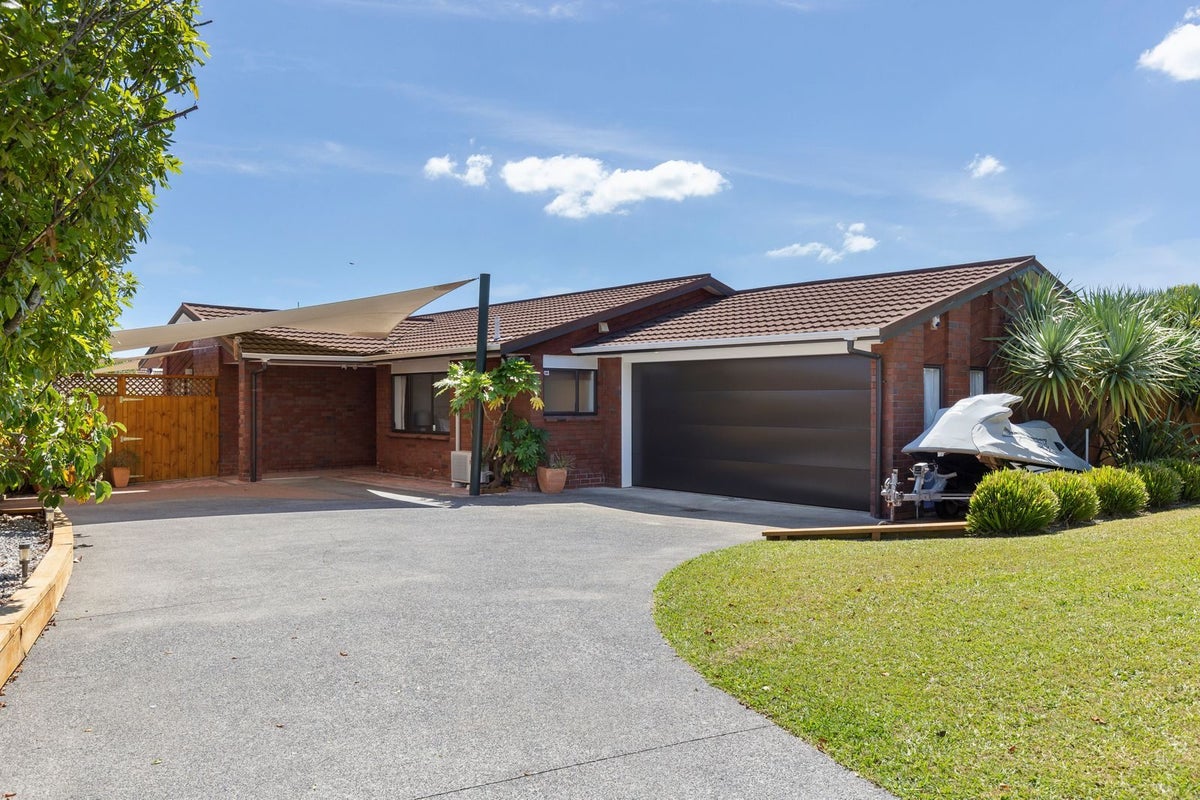 10 Eastridge Court, Northpark, Auckland - Carousel 1