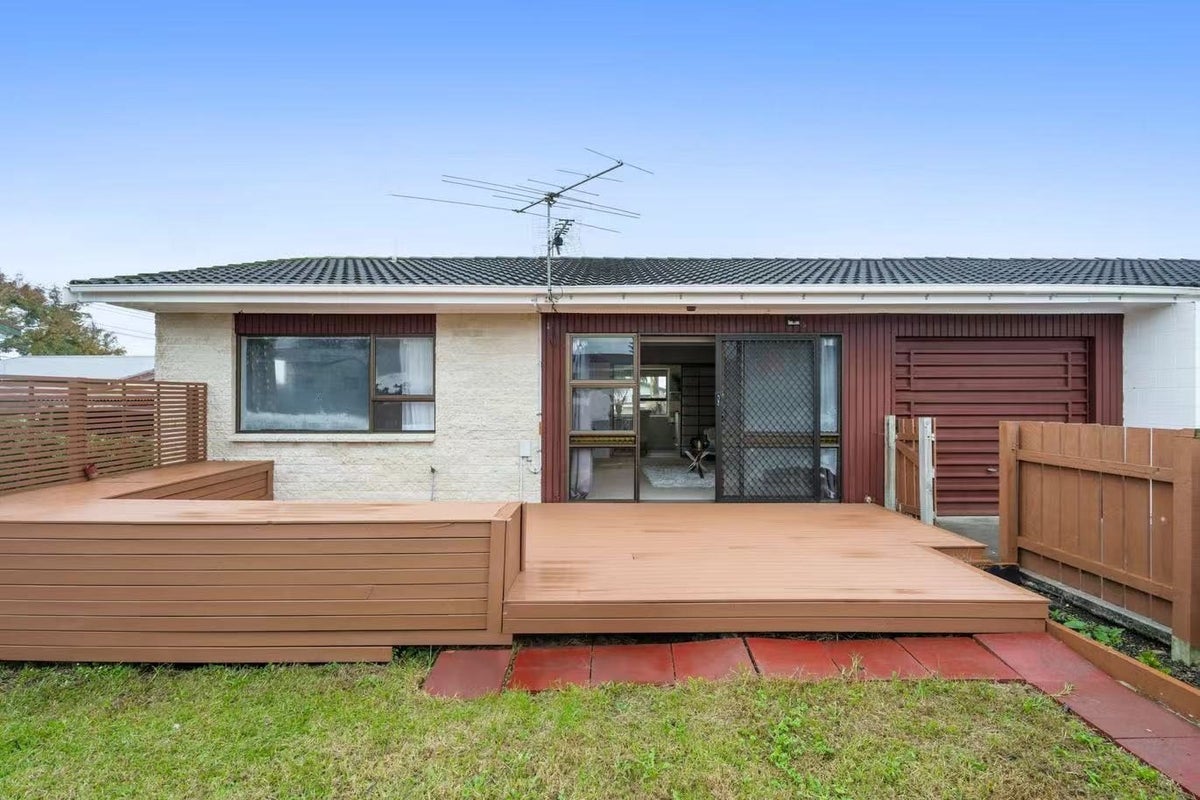 1/6 Hinekohu Street, New Lynn, Auckland - Carousel 2