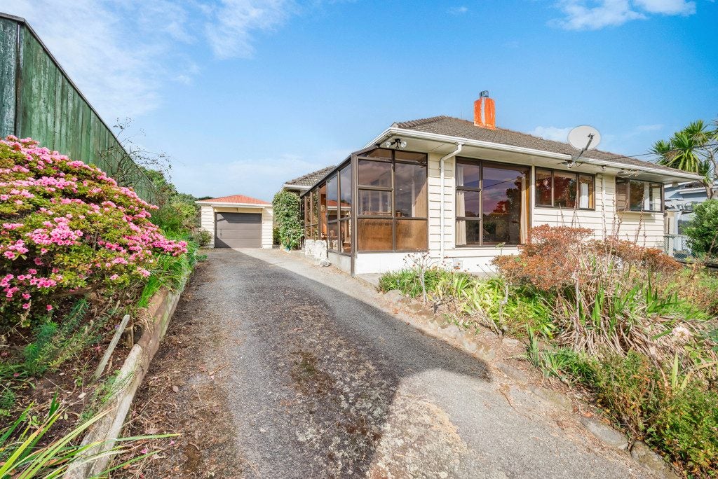 88 Glen Road, Raumati South, Paraparaumu - Carousel 1