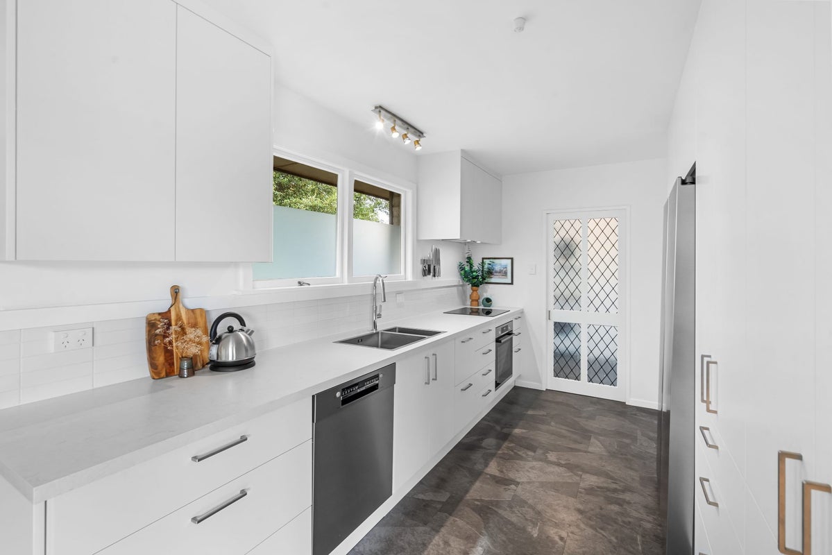 27 Clipper Place, Redwood, Christchurch - Carousel 2