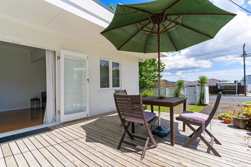 92 Astley Avenue, New Lynn, Auckland - Carousel 2