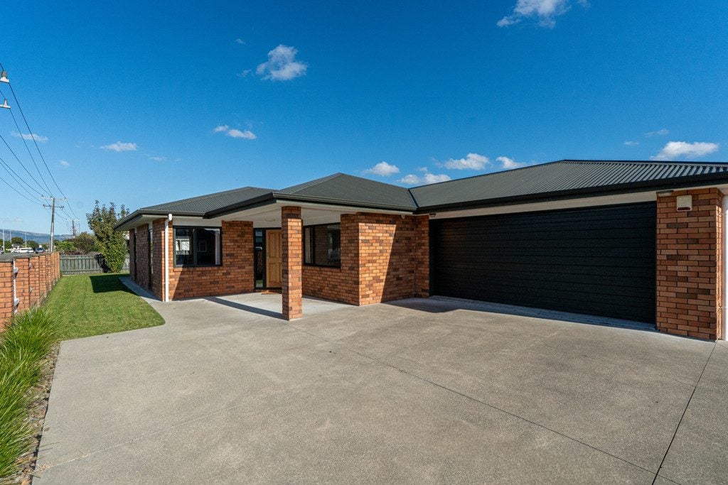 83 Roberts Line, Kelvin Grove, Palmerston North - Carousel 1