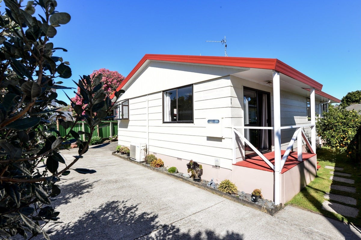 8B Edinburgh Road, Hillcrest, Hamilton - Carousel 1