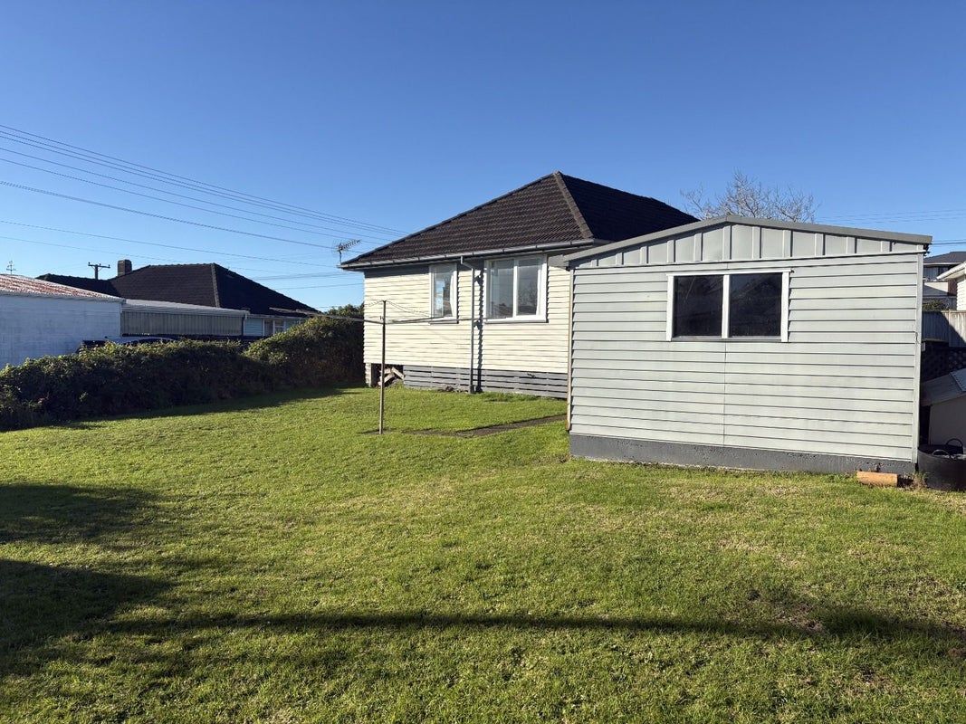 15 Budleigh Street, Frankleigh Park, New Plymouth - Carousel 2