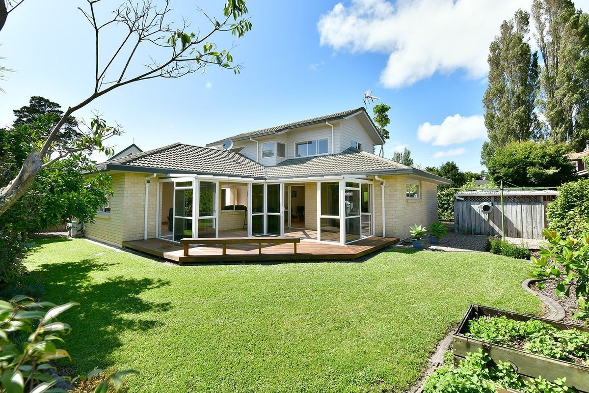 86B Ladies Mile, Manly, Whangaparaoa - Carousel 1