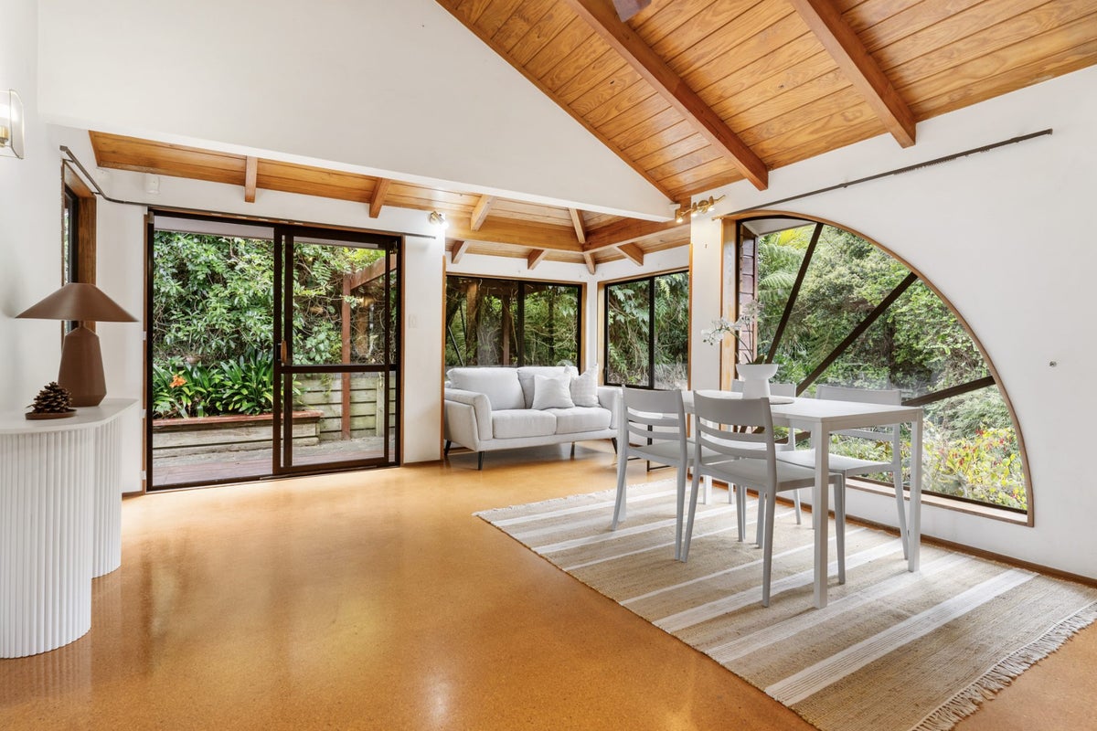1 Wesley Bay Glade, Hillsborough, Auckland - Carousel 21