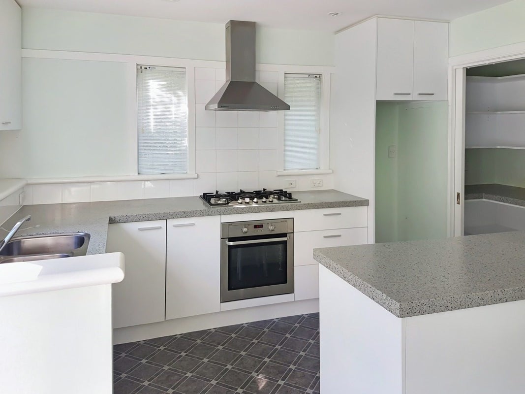 11 Enticott Place, Huntsbury, Christchurch - Carousel 2