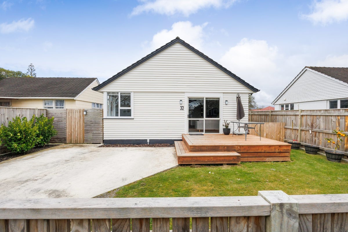 32 Leicester Street, Terrace End, Palmerston North - Carousel 1