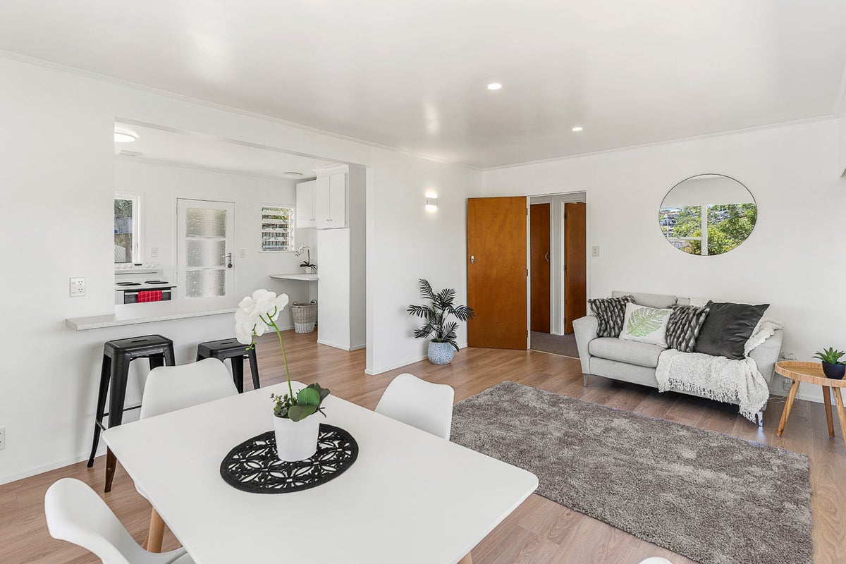 1/28 Gordon Avenue, Milford, Auckland - Carousel 1