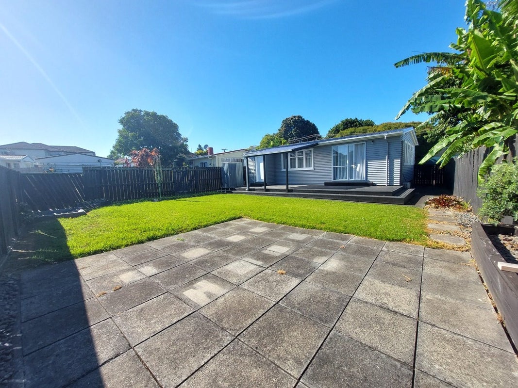 11 Carr Road, Three Kings, Auckland - Carousel 13