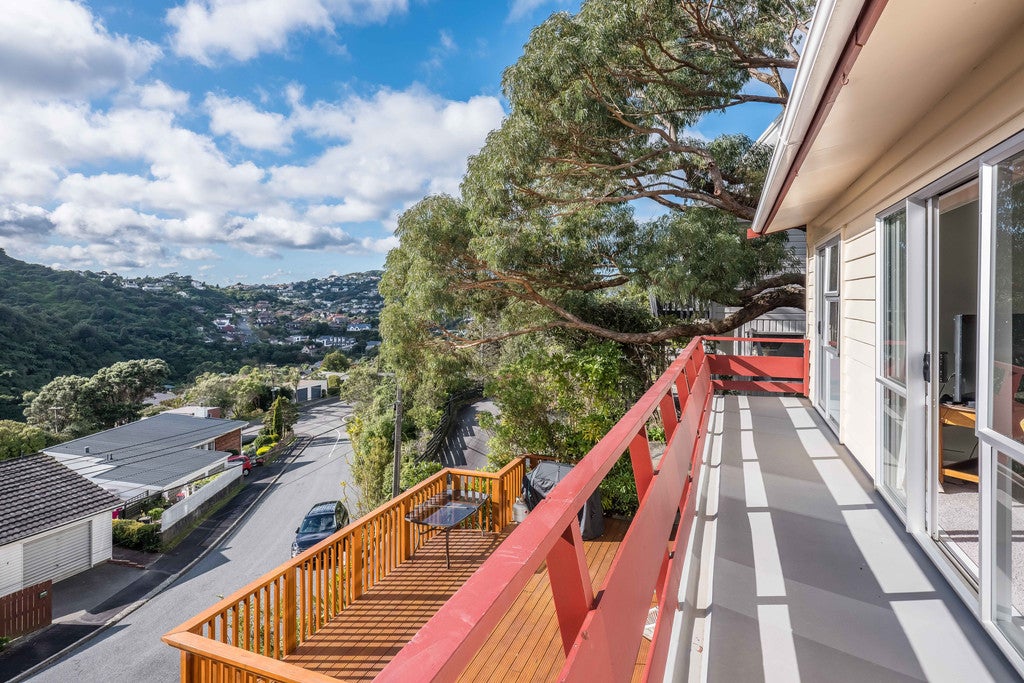 11B Doris Gordon Crescent, Crofton Downs, Wellington - Carousel 1