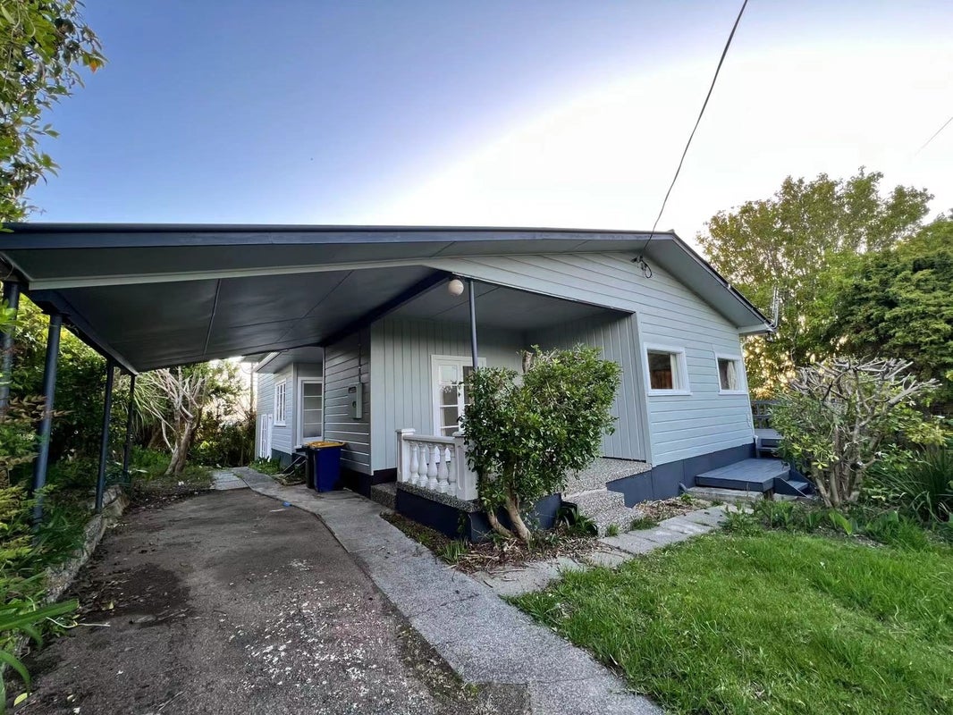 16 Richards Avenue, Forrest Hill, Auckland - Carousel 1