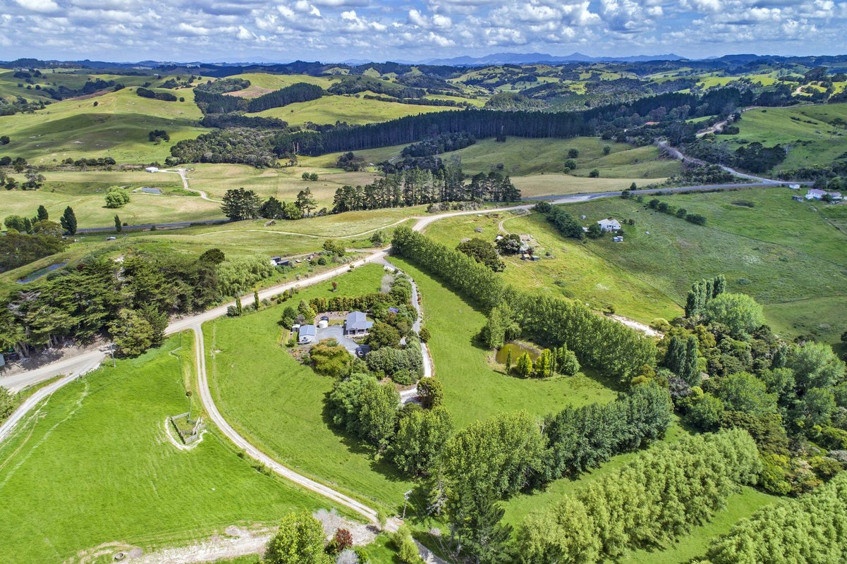 27 Petley Road, Paparoa - Carousel 22