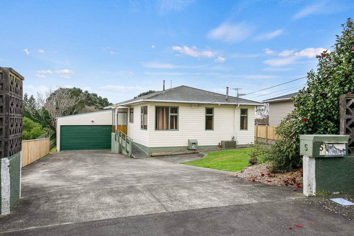 5 Endeavour Street, Marfell, New Plymouth - Carousel 2