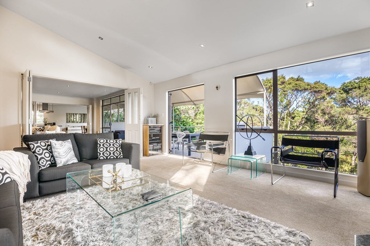 26 Langstone Place, Chatswood, Auckland - Carousel 1