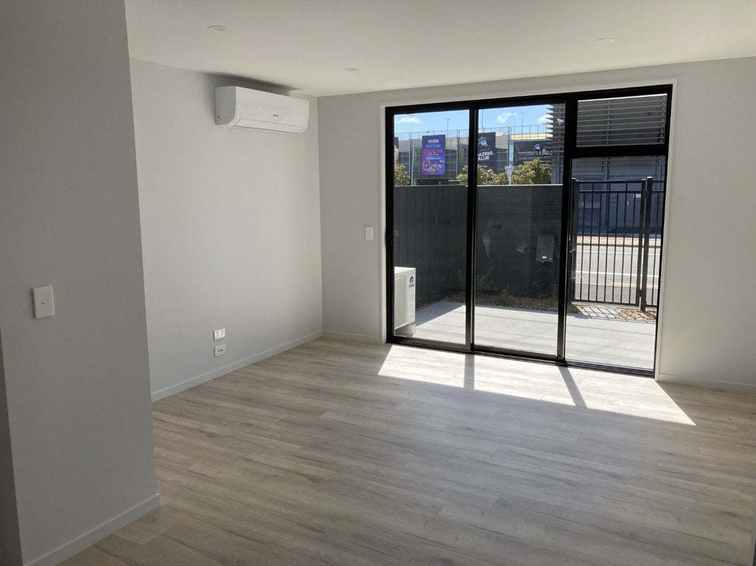 4/8 New Brighton Road, Shirley, Christchurch - Carousel 2