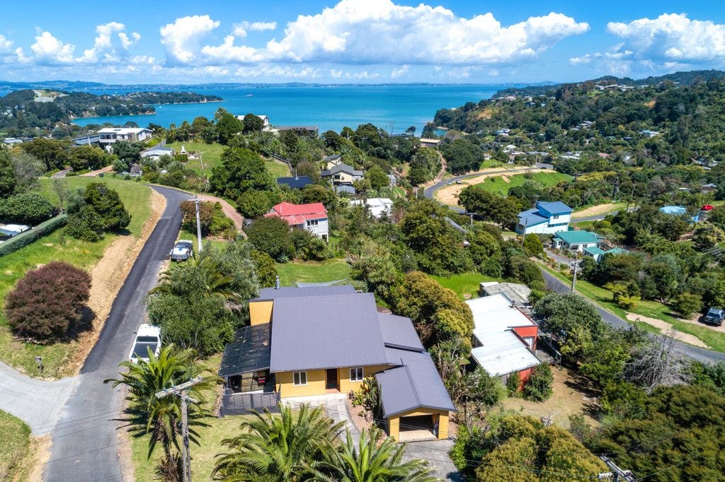 2 Fisher Street, Surfdale, Waiheke Island - Carousel 2