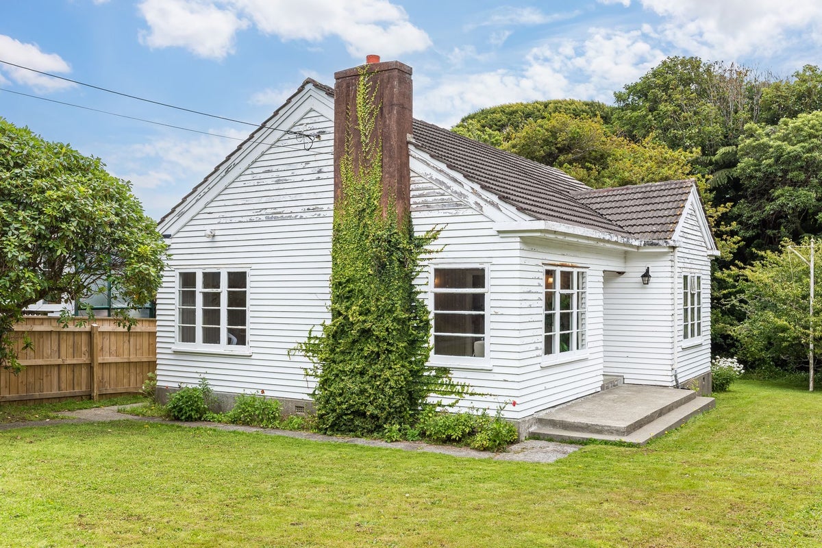 67 Delhi Crescent, Khandallah, Wellington - Carousel 1