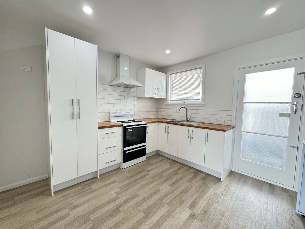 2/12 Whiteleigh Avenue, Addington, Christchurch - Carousel 1