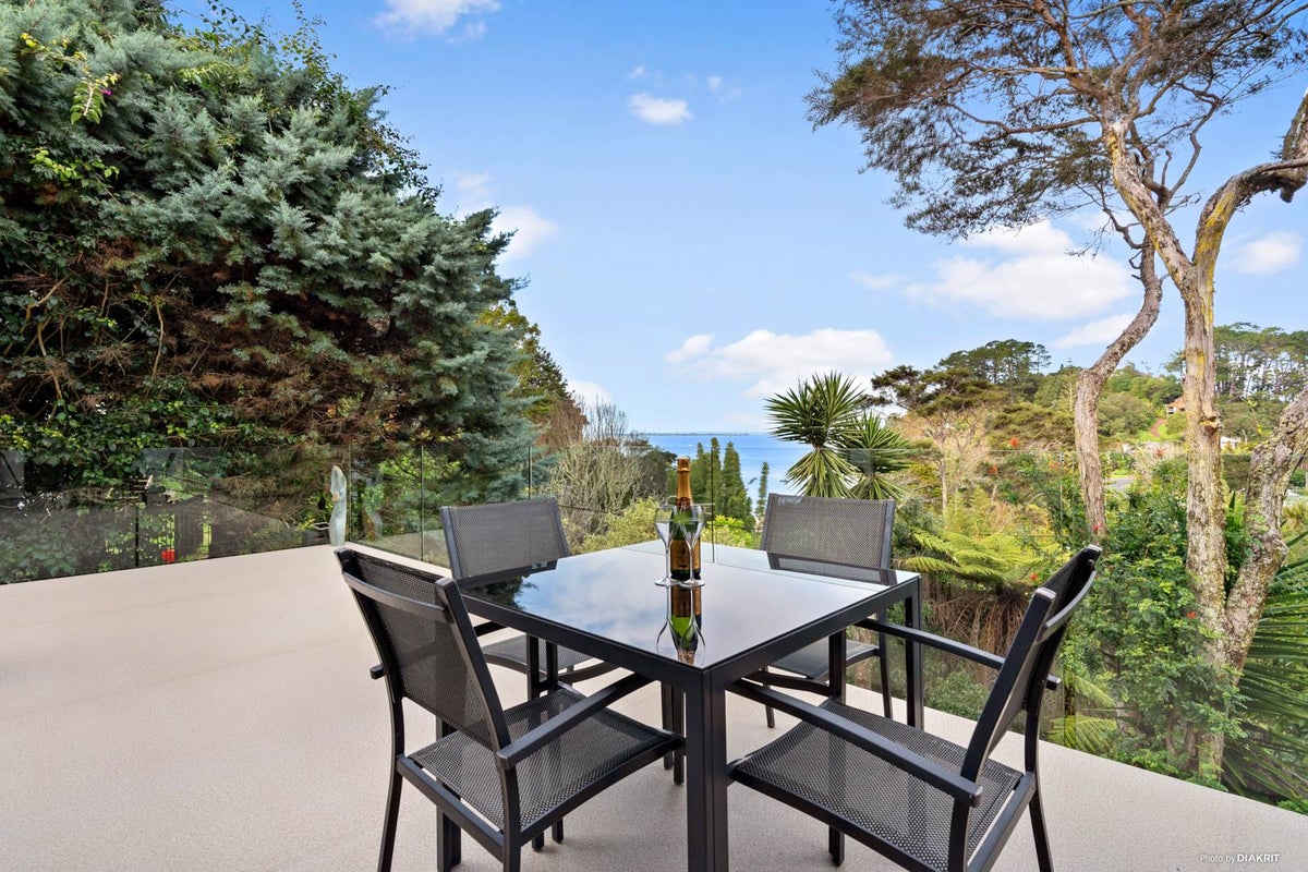 80 Warner Park Avenue, Laingholm, Auckland - Carousel 1