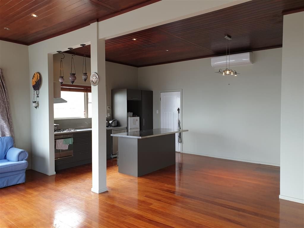 33 Moana Road, Plimmerton, Porirua - Carousel 2
