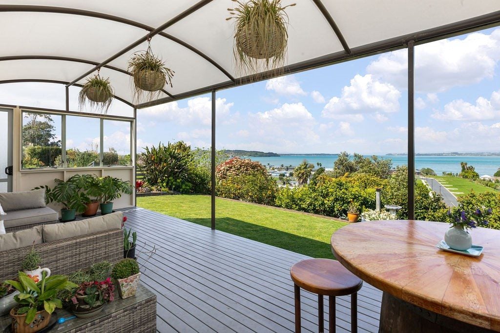 14 Adela Stewart Drive West, Athenree, Waihi Beach - Carousel 1