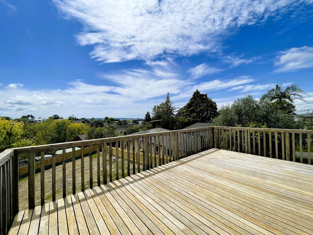 7 Christina Avenue, Te Atatu South, Auckland - Carousel 2