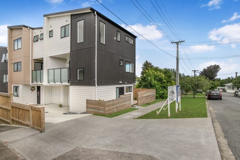 5/8 Knight Avenue, Mount Albert, Auckland - Carousel 1