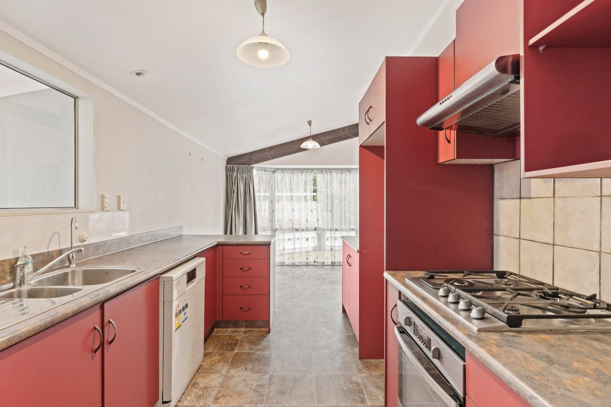 65 Lorna Street, Lynmouth, New Plymouth - Carousel 2