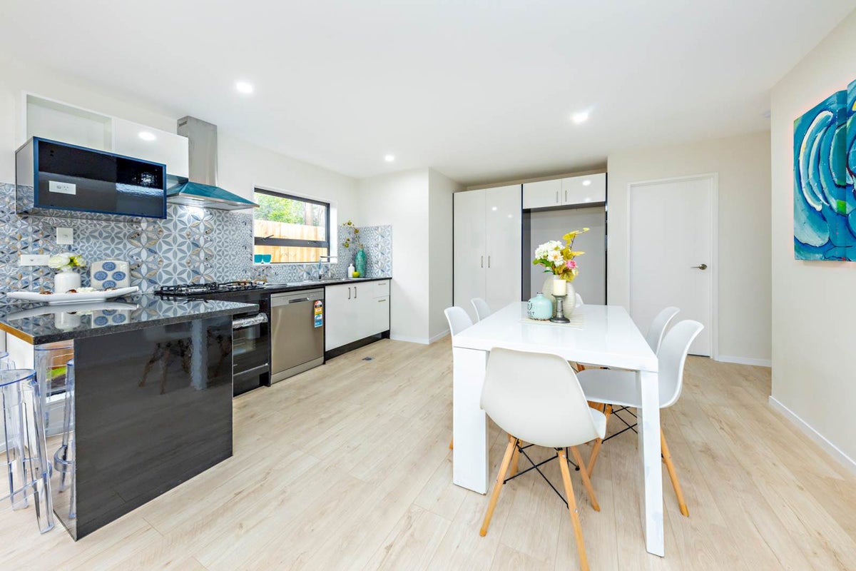 7E Hurley Place, Kelston, Auckland - Carousel 2