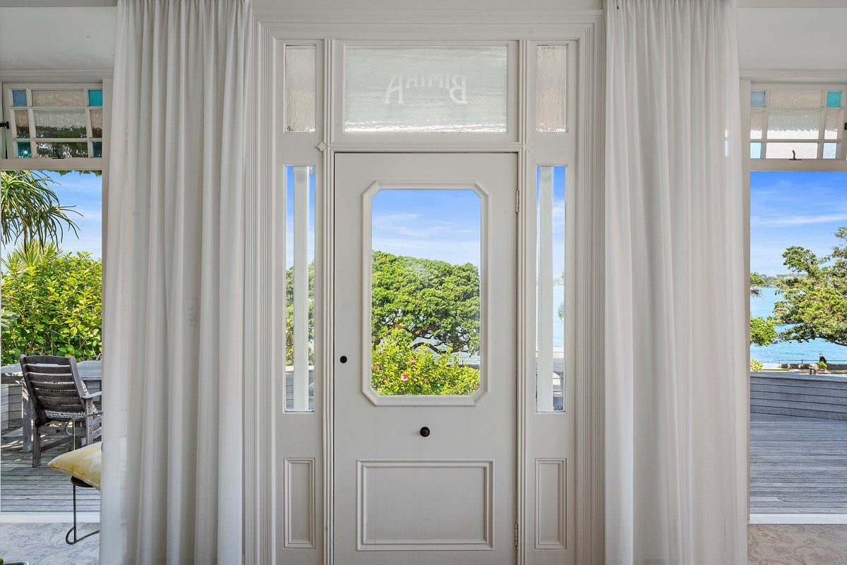 8 King Edward Parade, Devonport, Auckland - Carousel 50