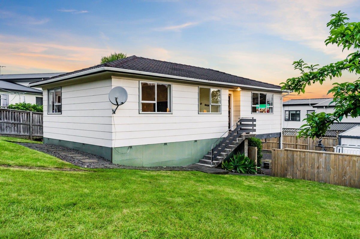 25 Helleur Road, Massey, Auckland - Carousel 2